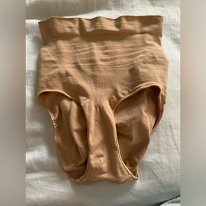 Never worn Skims sculpting mod waist brief - Clay